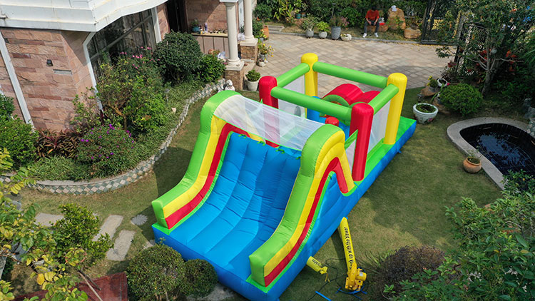 Kleurrijk opblaasbaar springka - Kids Outdoor Jump House recensie en prijs